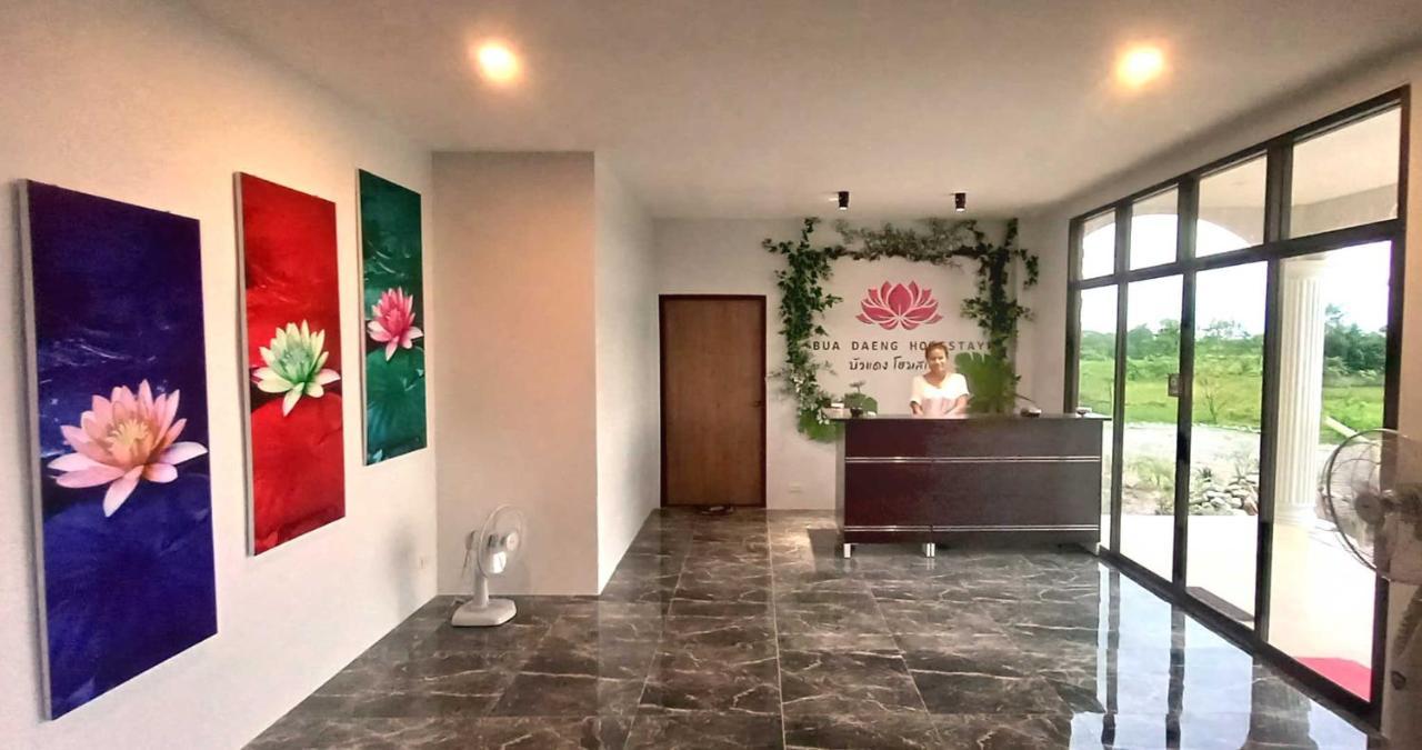 Bua Daeng Homestay Resort Kumphawapi エクステリア 写真