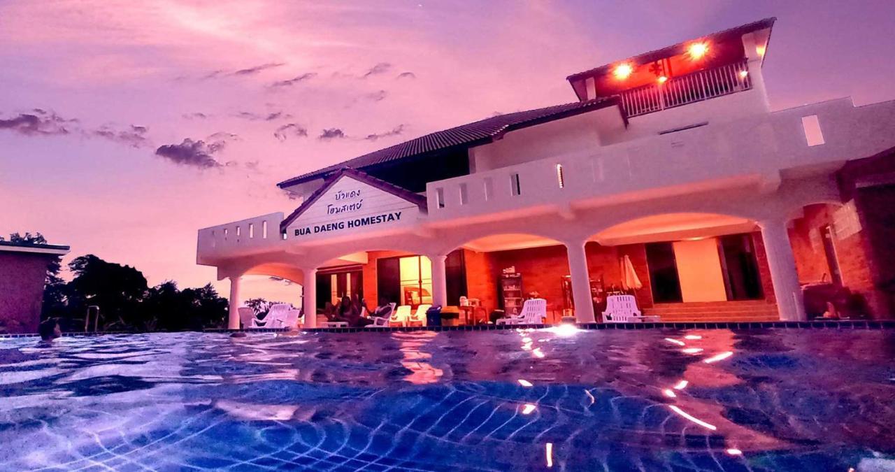 Bua Daeng Homestay Resort Kumphawapi エクステリア 写真