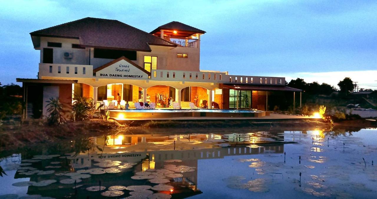 Bua Daeng Homestay Resort Kumphawapi エクステリア 写真