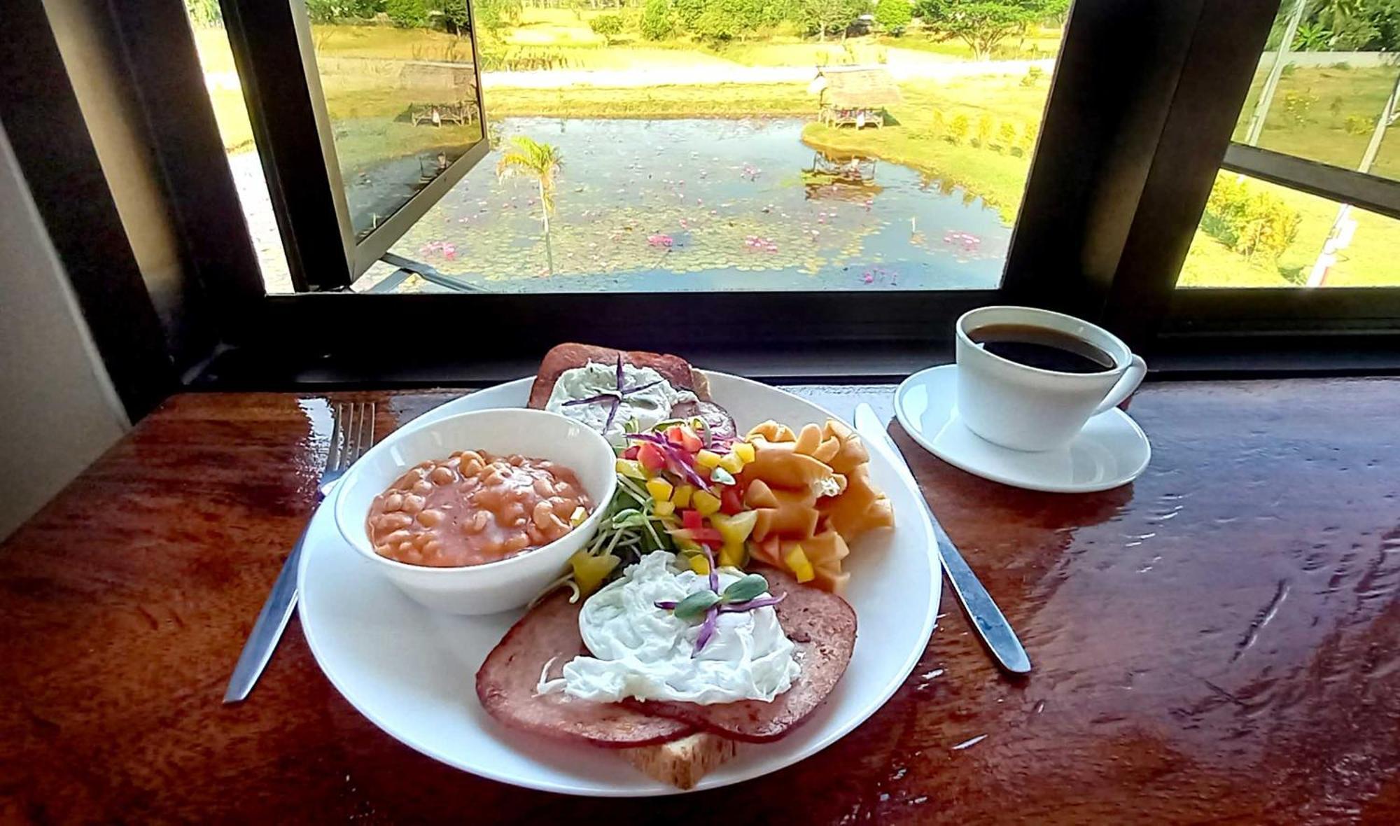 Bua Daeng Homestay Resort Kumphawapi エクステリア 写真