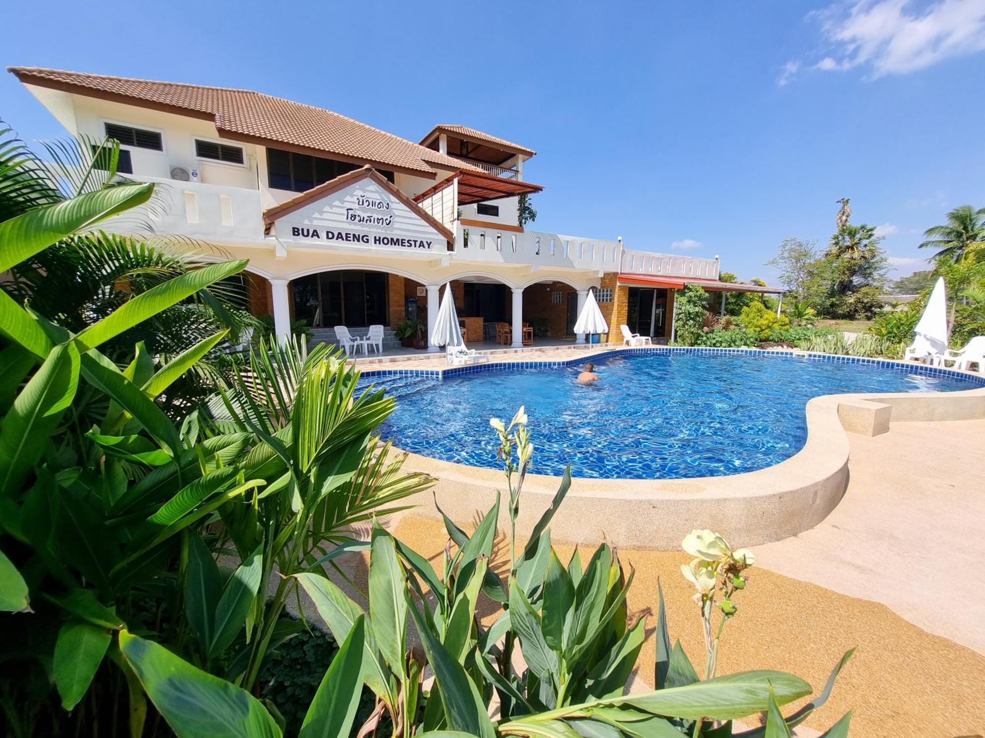 Bua Daeng Homestay Resort Kumphawapi エクステリア 写真