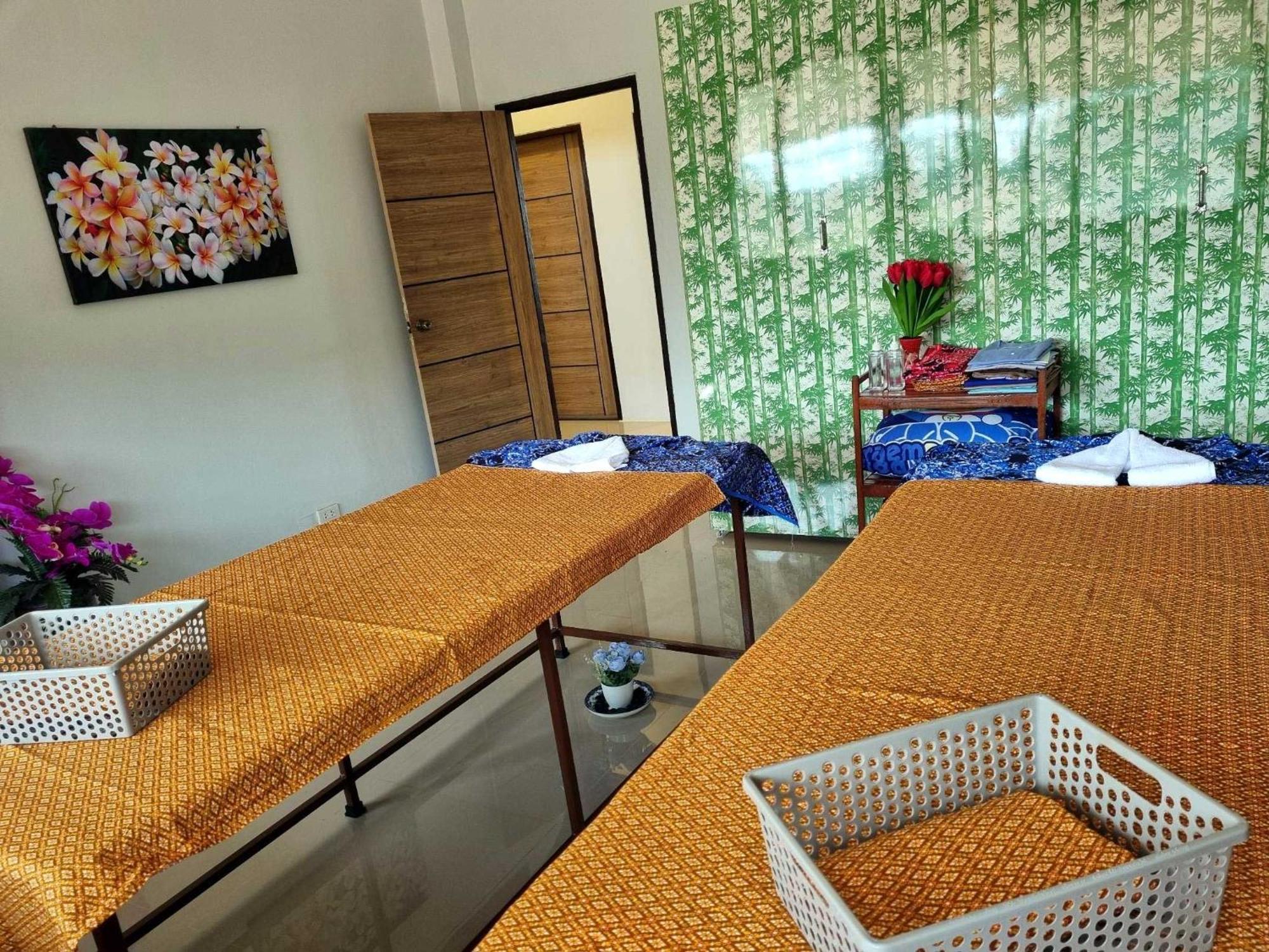 Bua Daeng Homestay Resort Kumphawapi エクステリア 写真