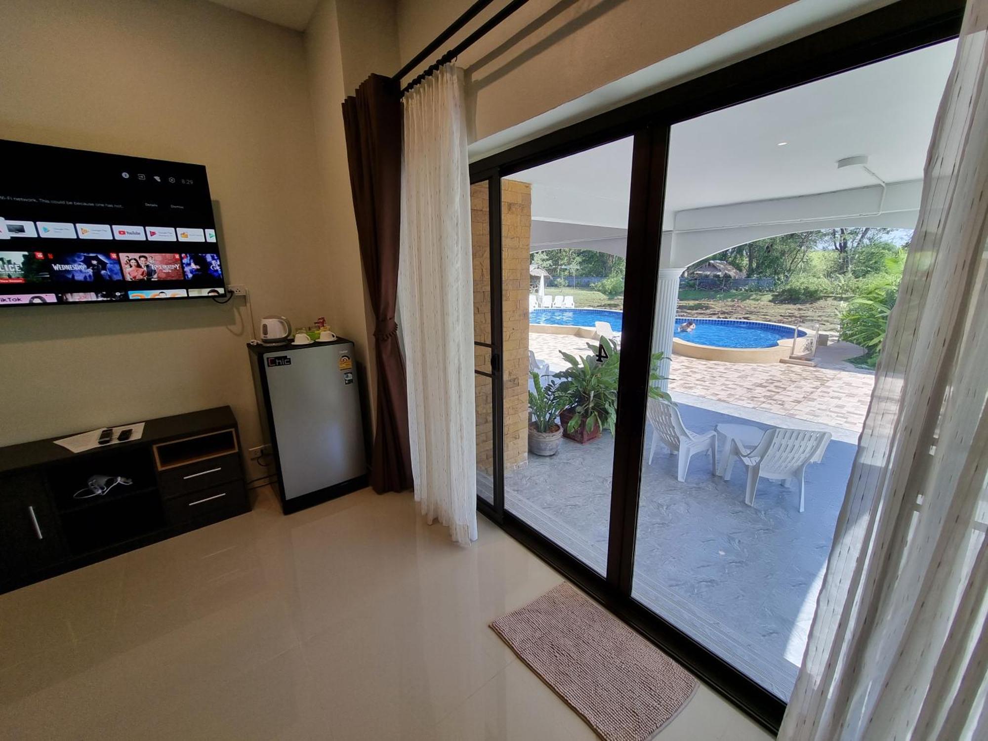 Bua Daeng Homestay Resort Kumphawapi エクステリア 写真