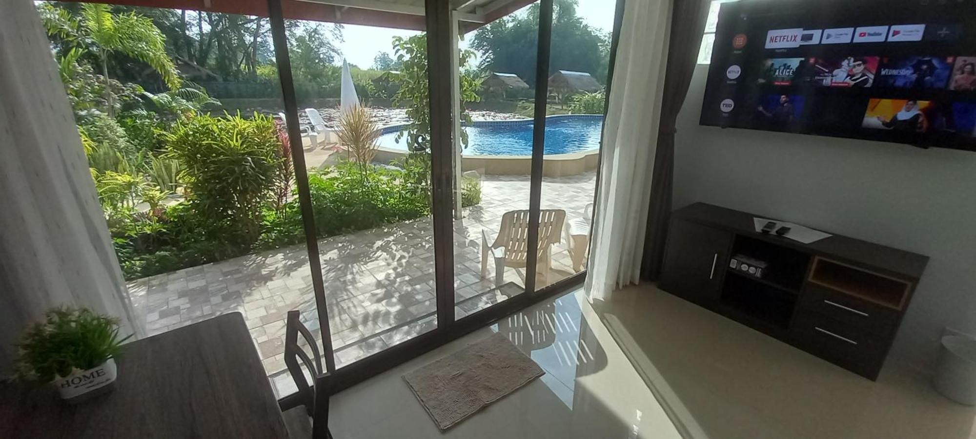 Bua Daeng Homestay Resort Kumphawapi エクステリア 写真