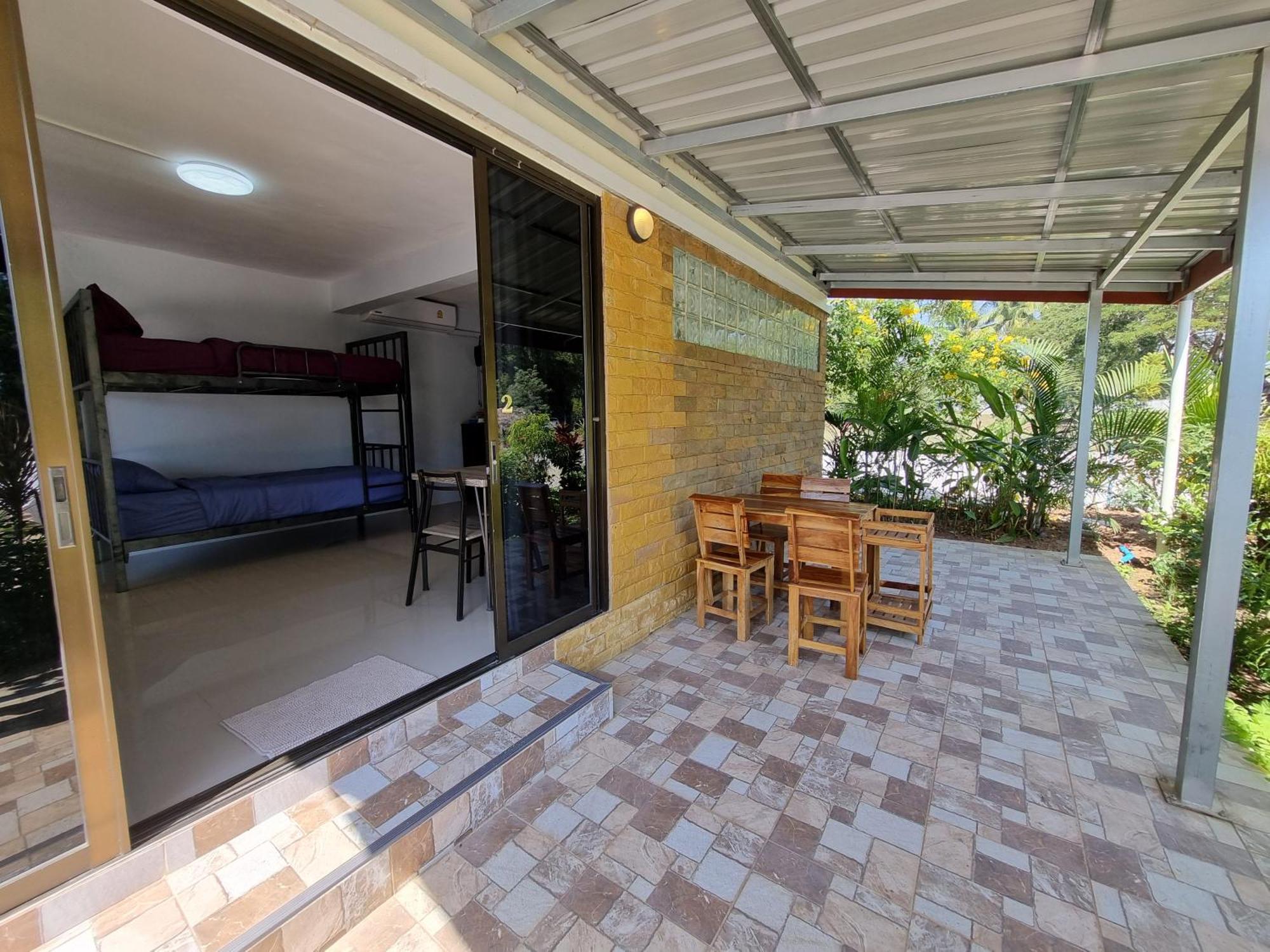 Bua Daeng Homestay Resort Kumphawapi エクステリア 写真