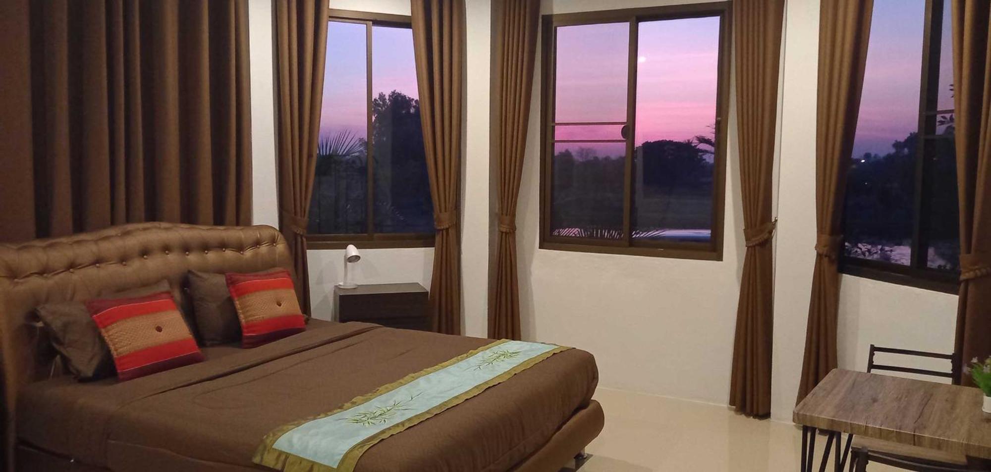 Bua Daeng Homestay Resort Kumphawapi エクステリア 写真