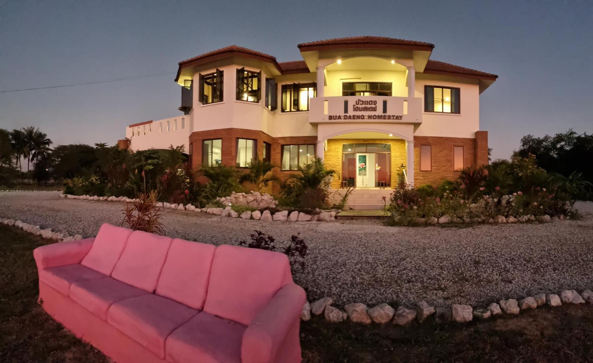 Bua Daeng Homestay Resort Kumphawapi エクステリア 写真